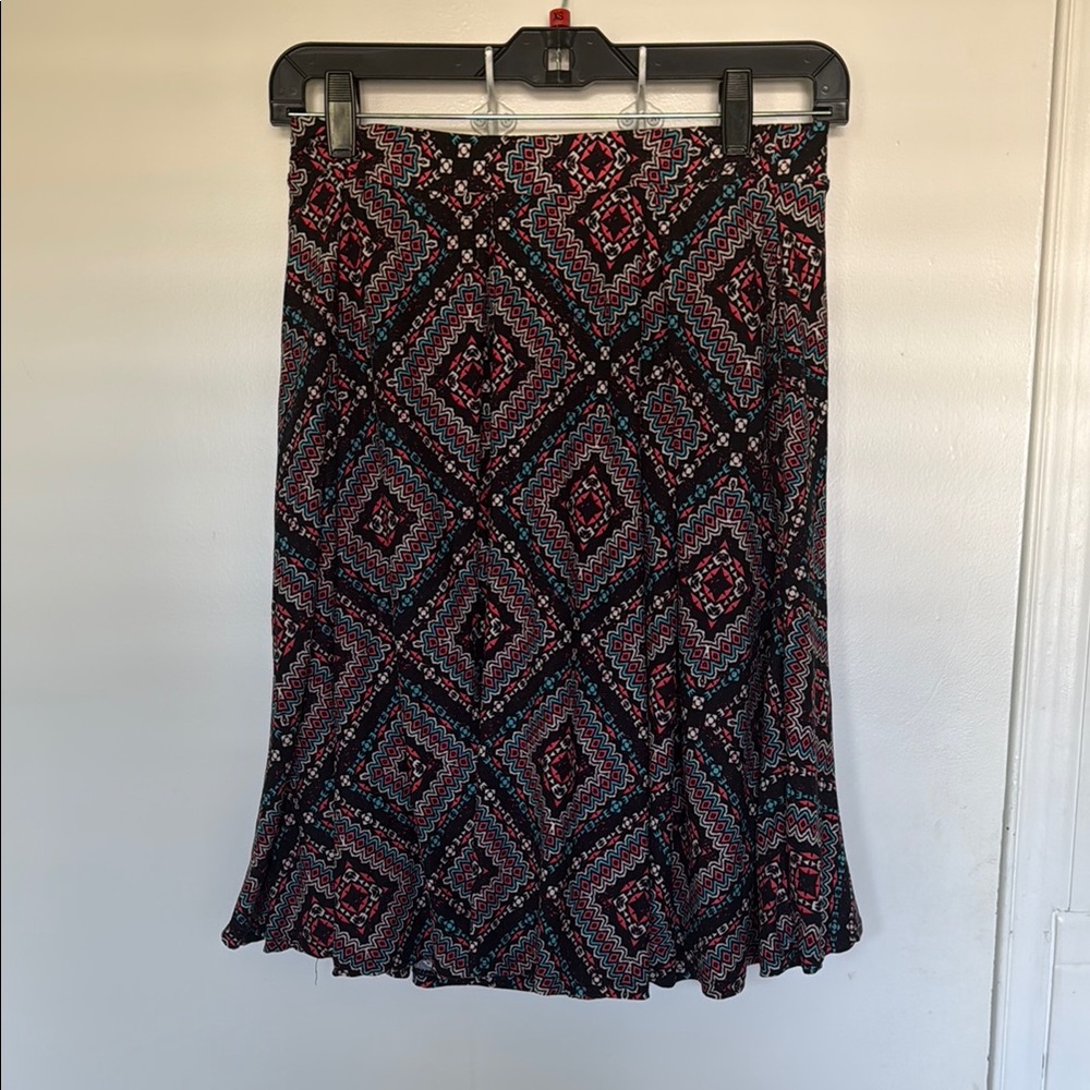 LuLaRoe Black and Pink Knee-Length Madison Skirt Pleated
